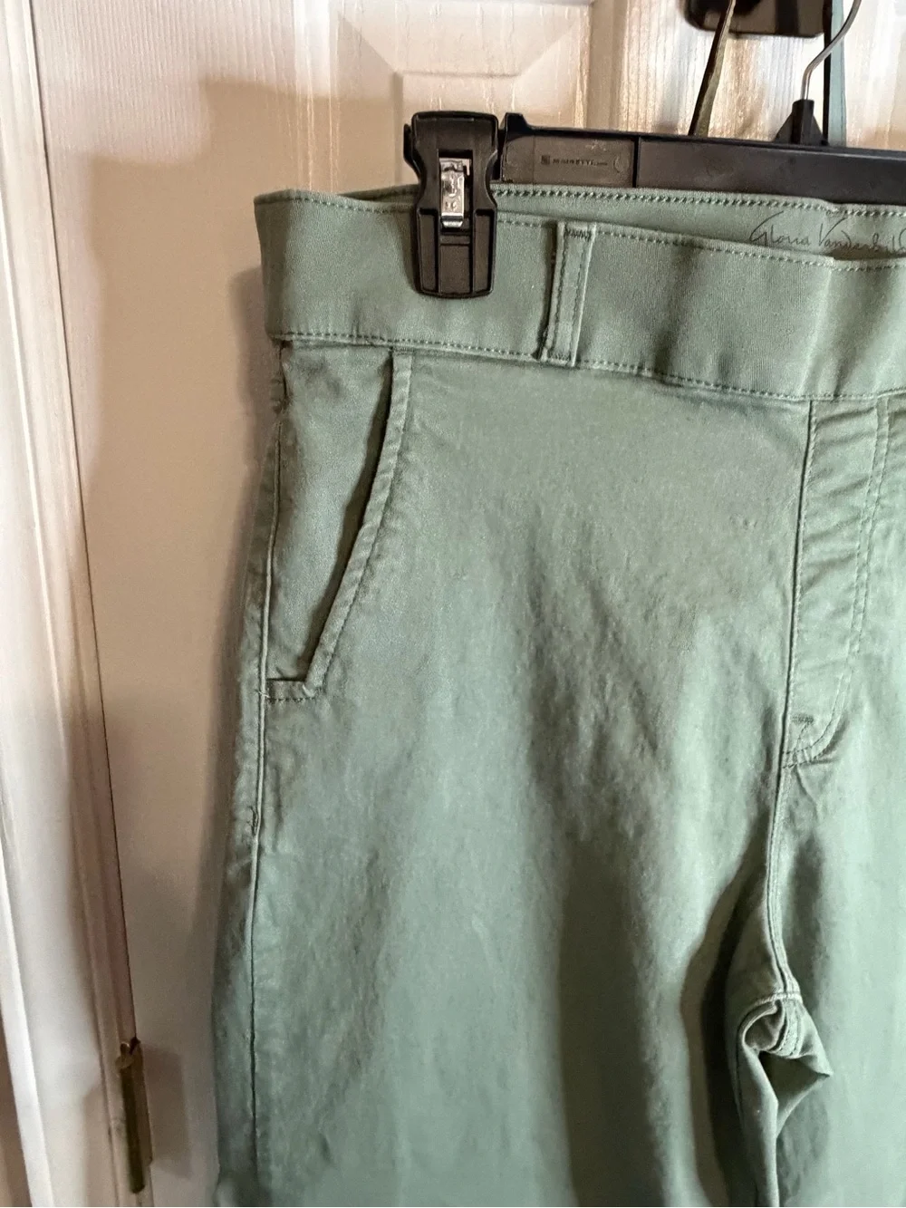 Gloria Vanderbilt Women's Cropped Pants in Sage Green